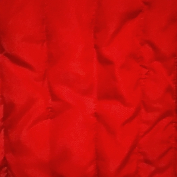 Women's red vest. - Picture 6 of 8
